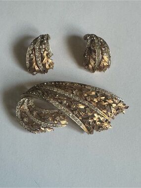 Signed Vintage Corocraft Demi Parure Brooch & Clip On Earrings Set Two Tone Leaf